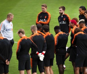  荷兰橙衣军团热身赛状态火热