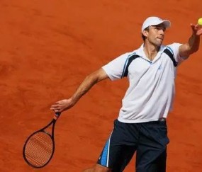  弗里茨发球上网，德尔雷海滩站打破冠军荒