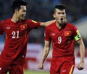  国足世预赛关键战惜败韩国队