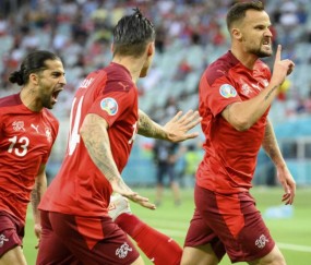  巴黎圣日耳曼凭借姆巴佩帽子戏法逆转取胜