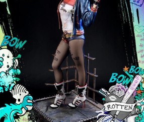  电竞周边产品热销 限量手办收藏价值持续走高