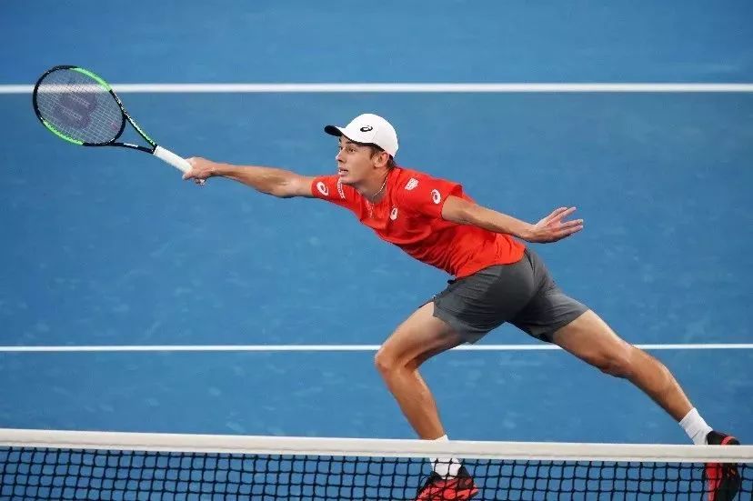  网坛新星闪耀赛场，青春风暴席卷大满贯