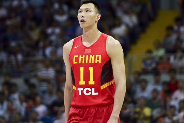  男篮亚洲杯预选赛，中国队完胜伊朗