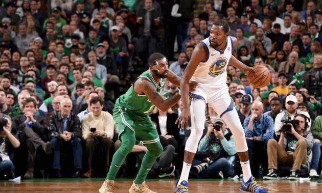  贾巴尔发球上网战术奏效，轻取胜利晋级次轮