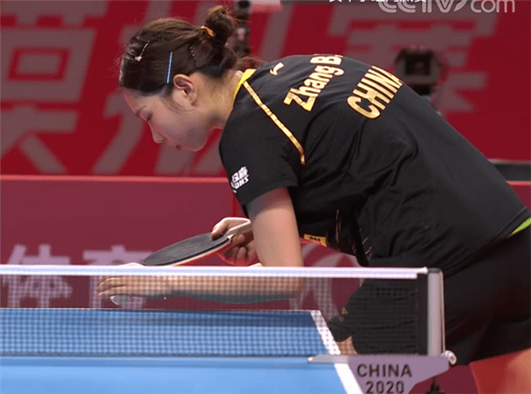  诺里正反手均衡发力压制对手节奏