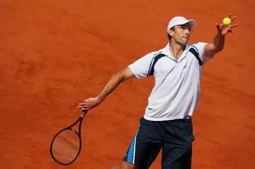  弗里茨发球上网，德尔雷海滩站打破冠军荒